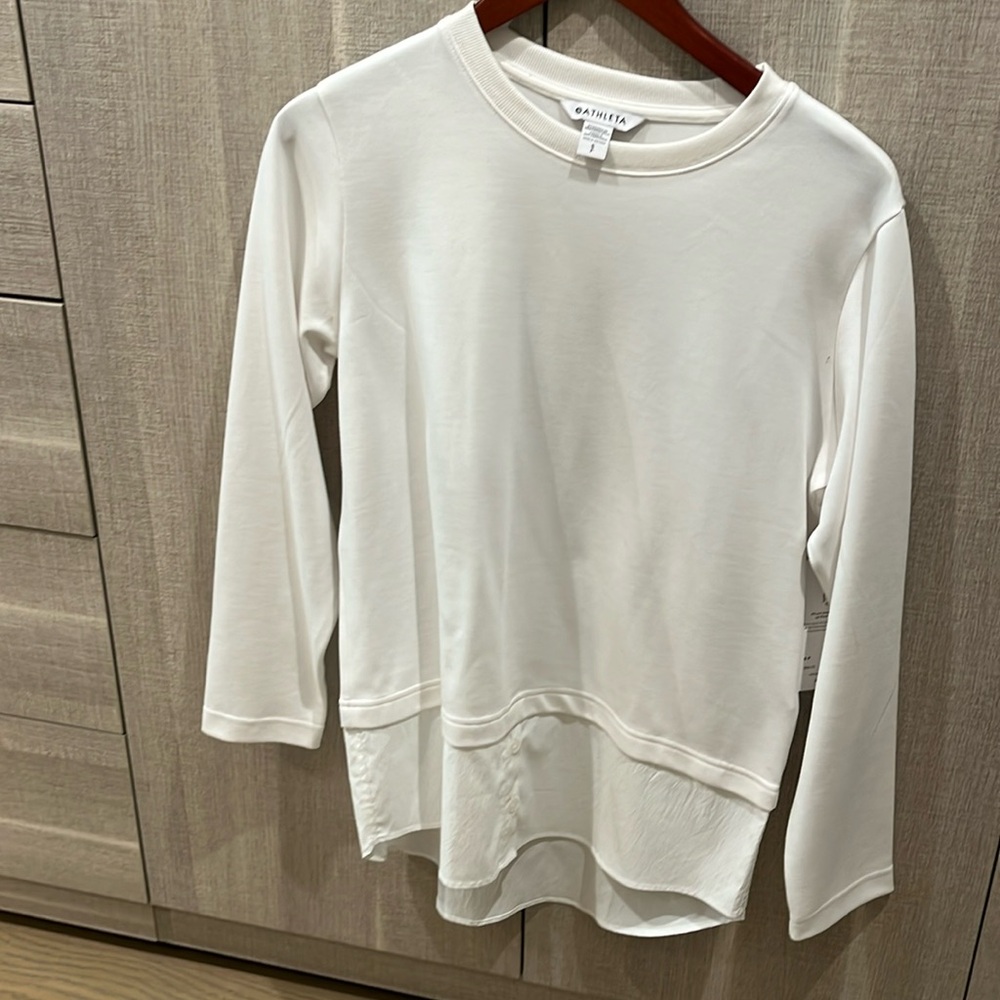 Women’s Athleta Gallery Tunic Top 2.0 with shirt tail - NWT